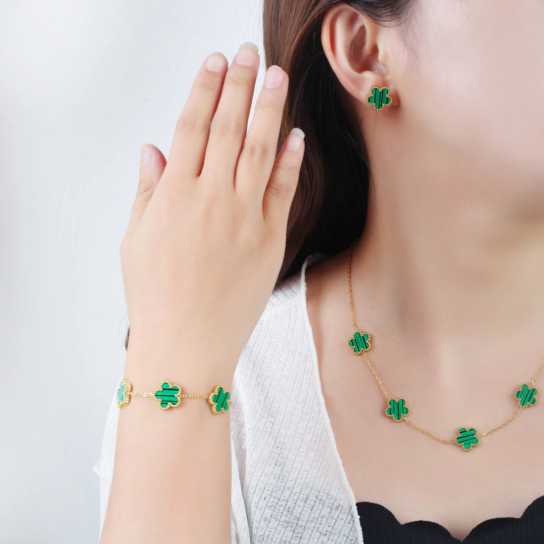 3Pcs 18K Gold-Plated Five-Leaf Flower Jewelry Set – Necklace, Earrings