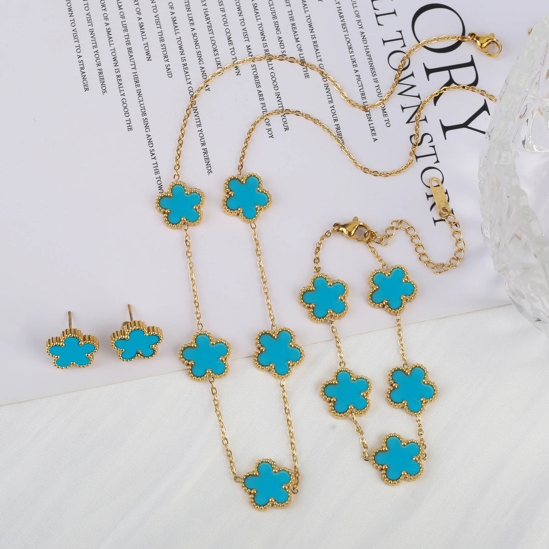 3Pcs 18K Gold-Plated Five-Leaf Flower Jewelry Set – Necklace, Earrings