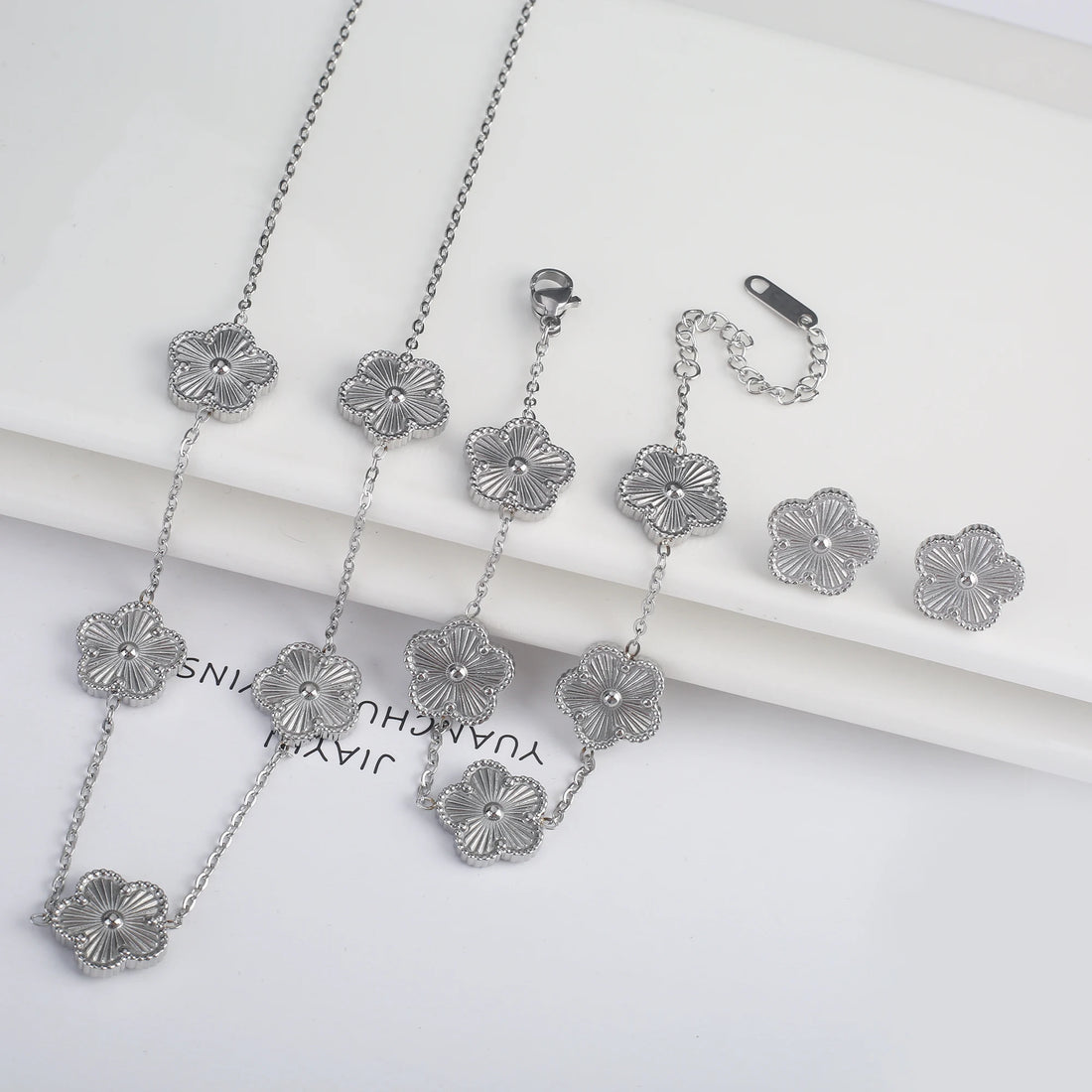 3Pcs 18K Gold-Plated Five-Leaf Flower Jewelry Set – Necklace, Earrings