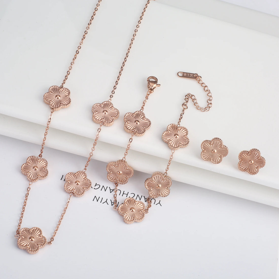 3Pcs 18K Gold-Plated Five-Leaf Flower Jewelry Set – Necklace, Earrings