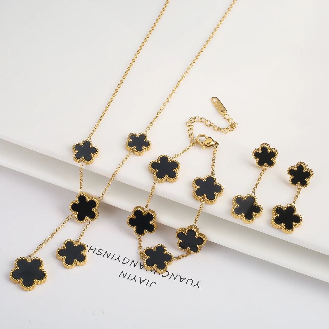 3Pcs 18K Gold-Plated Five-Leaf Flower Jewelry Set – Necklace, Earrings