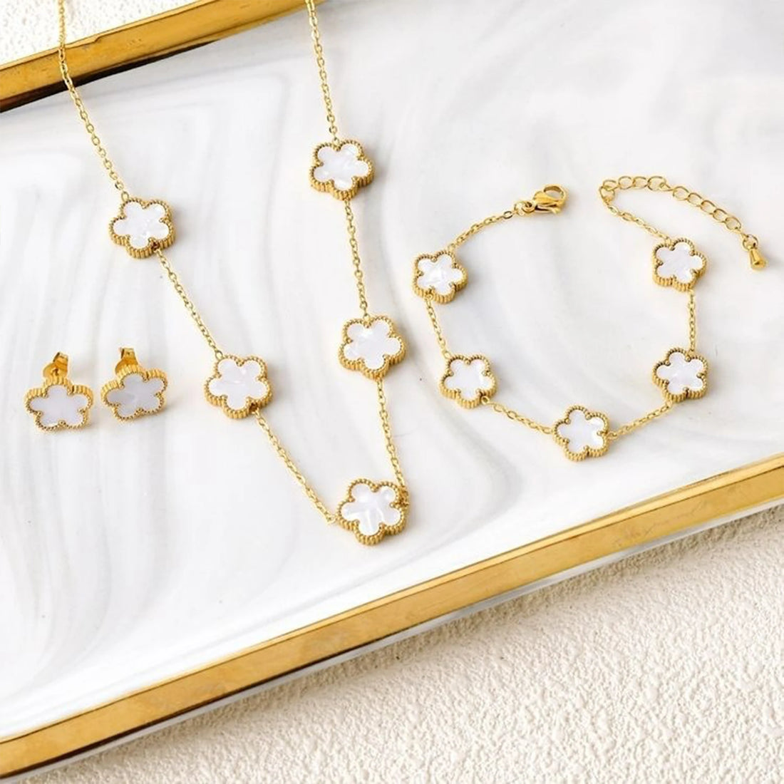 3Pcs 18K Gold-Plated Five-Leaf Flower Jewelry Set – Necklace, Earrings