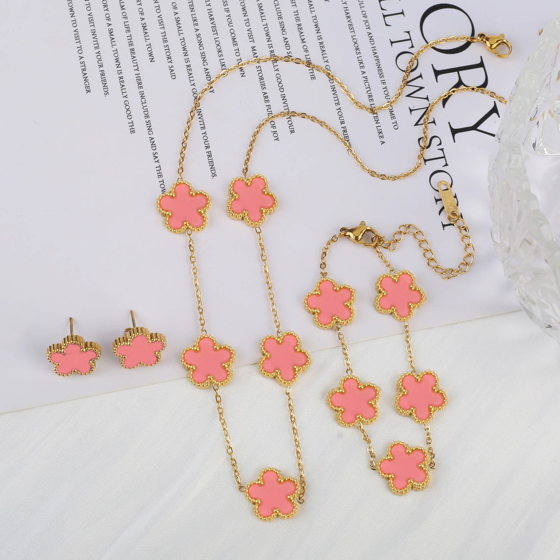 3Pcs 18K Gold-Plated Five-Leaf Flower Jewelry Set – Necklace, Earrings