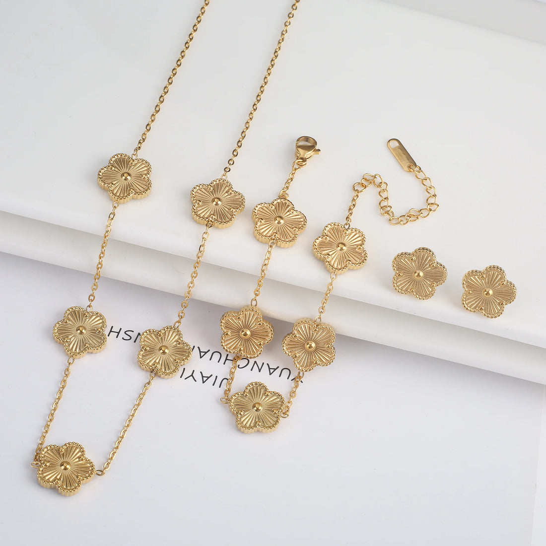 3Pcs 18K Gold-Plated Five-Leaf Flower Jewelry Set – Necklace, Earrings