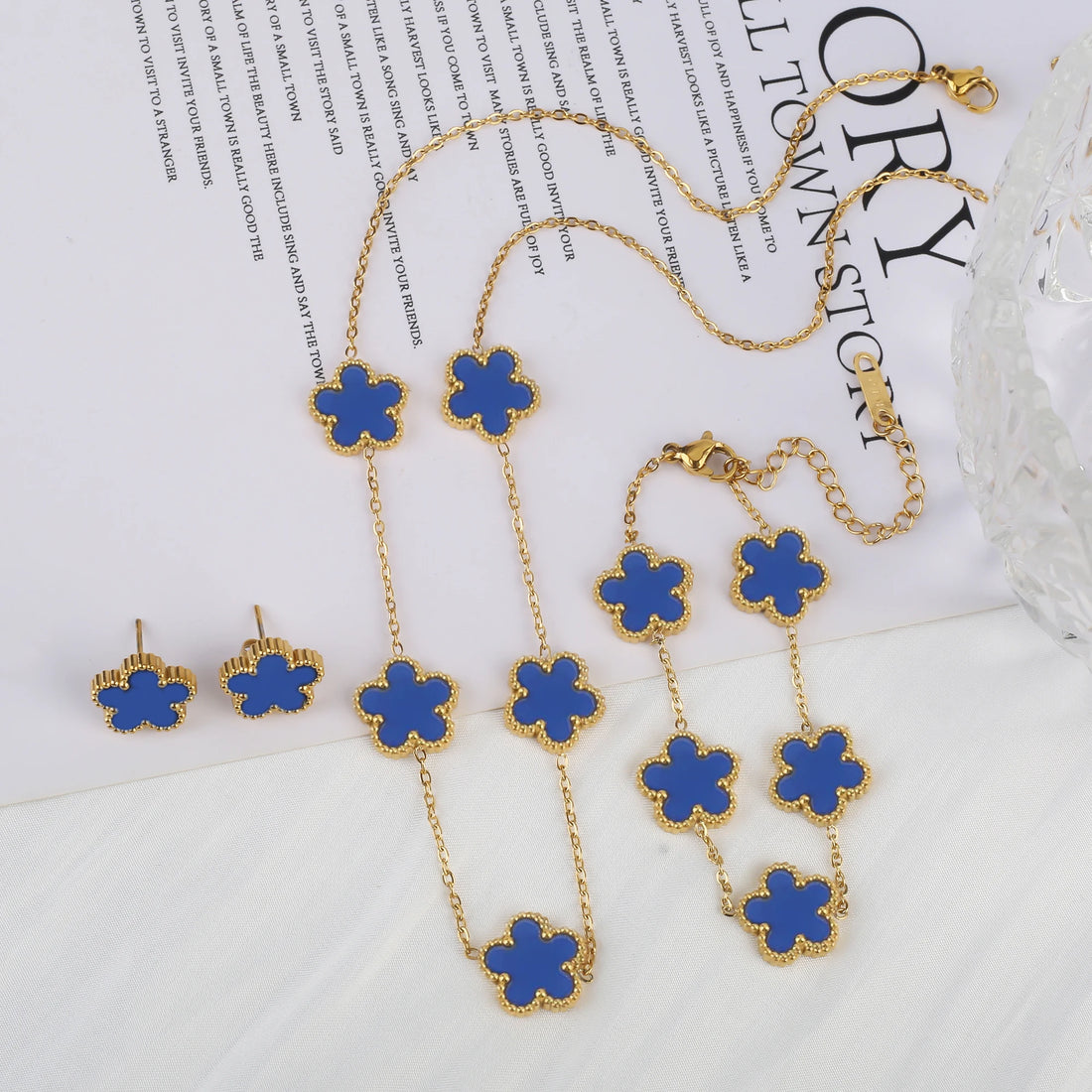 3Pcs 18K Gold-Plated Five-Leaf Flower Jewelry Set – Necklace, Earrings