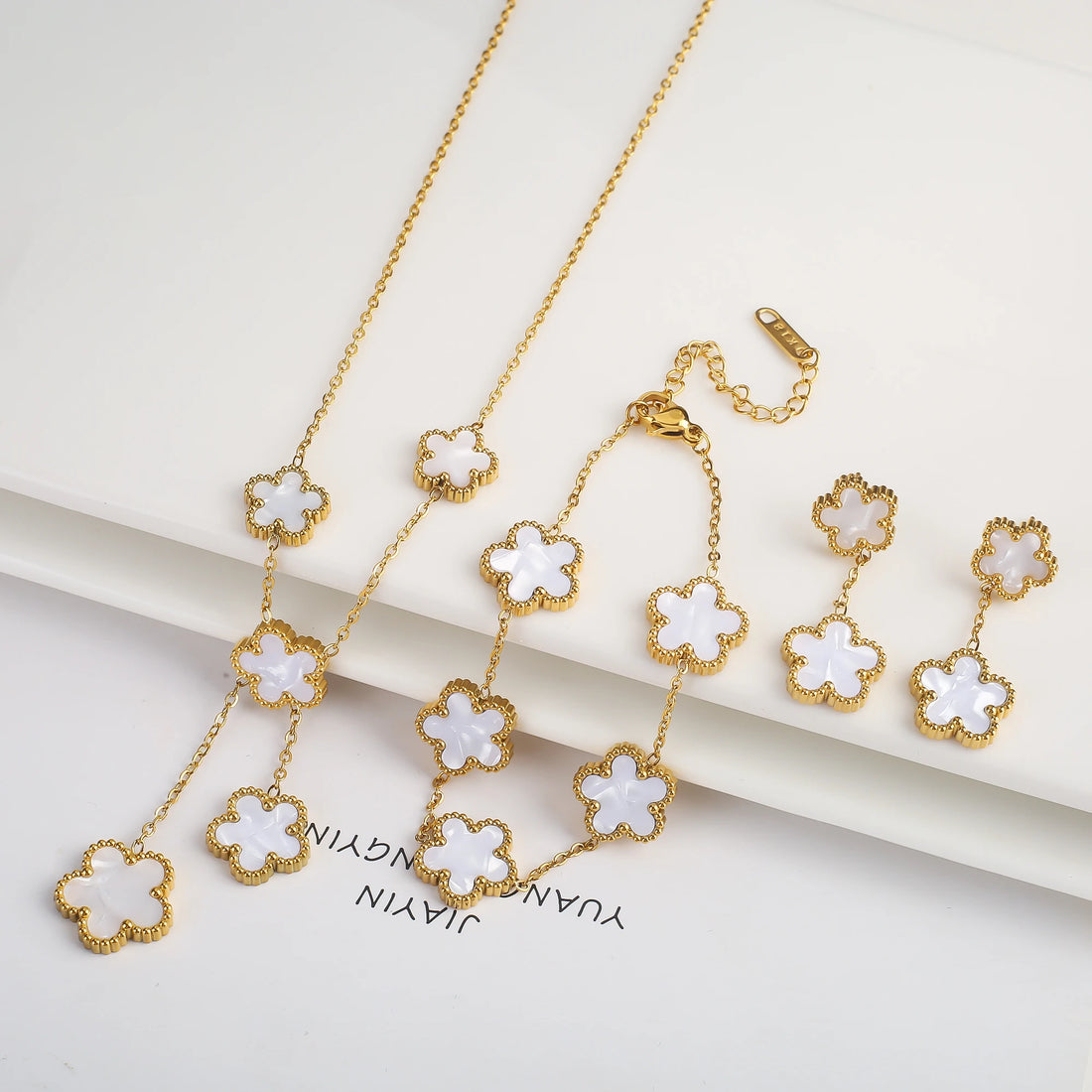 3Pcs 18K Gold-Plated Five-Leaf Flower Jewelry Set – Necklace, Earrings